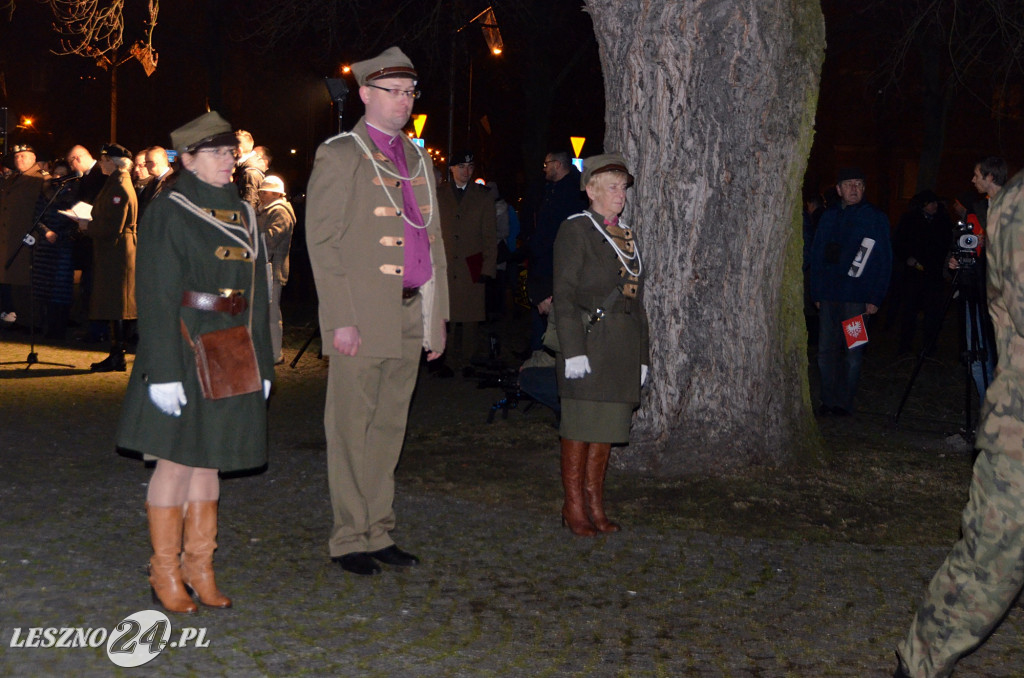 Uroczystość patriotyczna i flary  kibiców