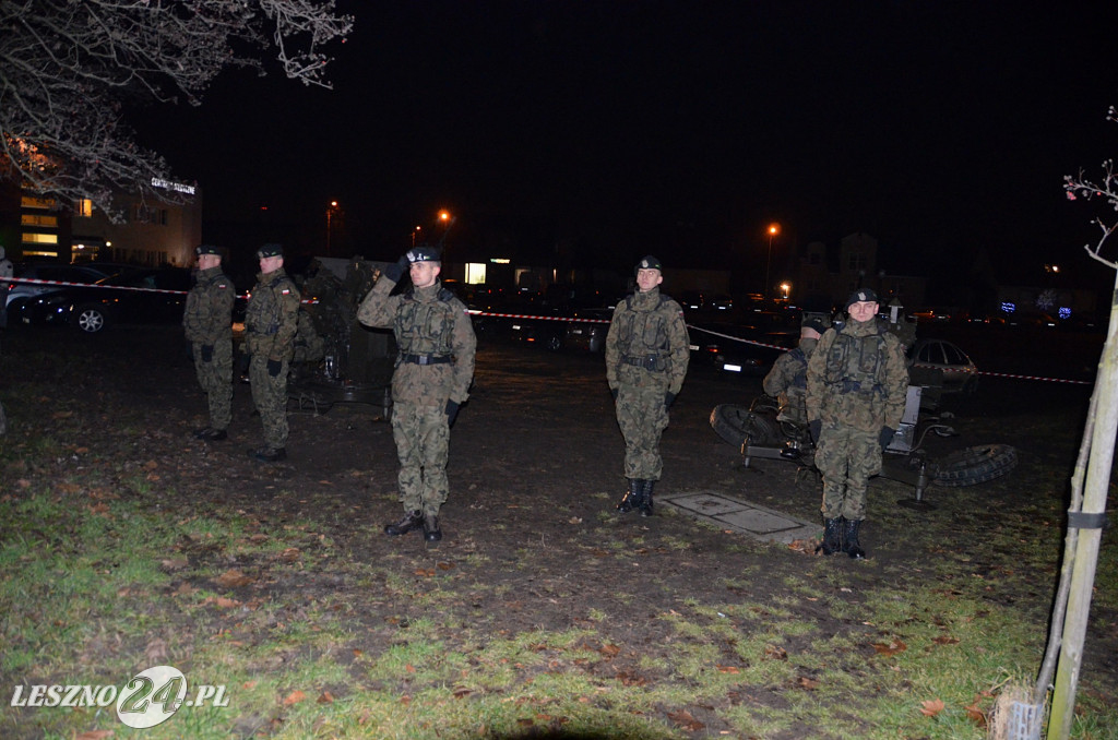 Uroczystość patriotyczna i flary  kibiców