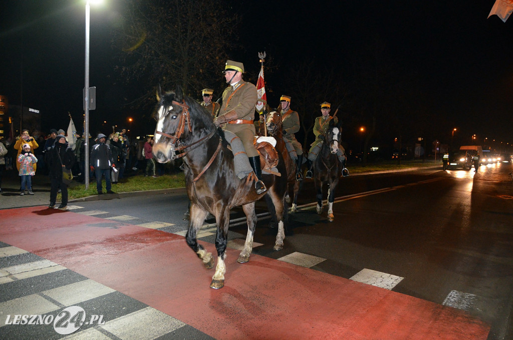 Uroczystość patriotyczna i flary  kibiców