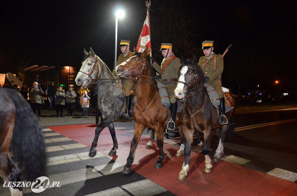 Uroczystość patriotyczna i flary  kibiców