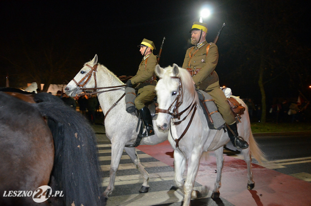 Uroczystość patriotyczna i flary  kibiców