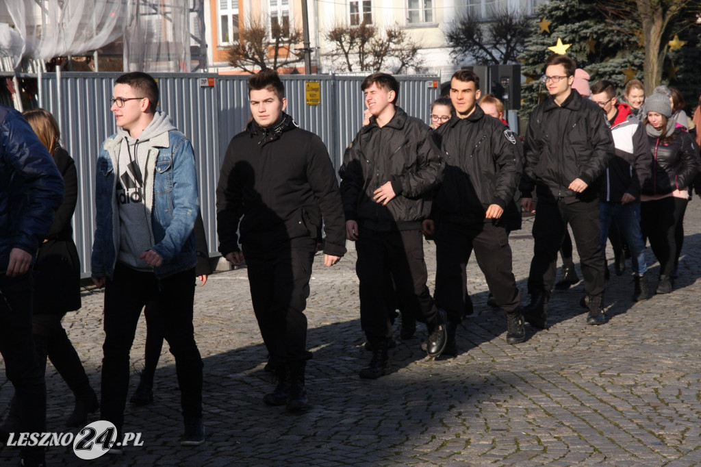 Polonez maturzystów na Rynku w Lesznie