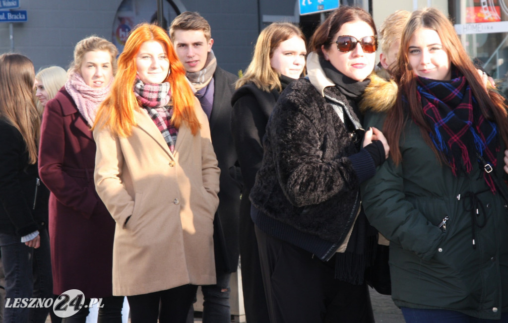 Polonez maturzystów na Rynku w Lesznie