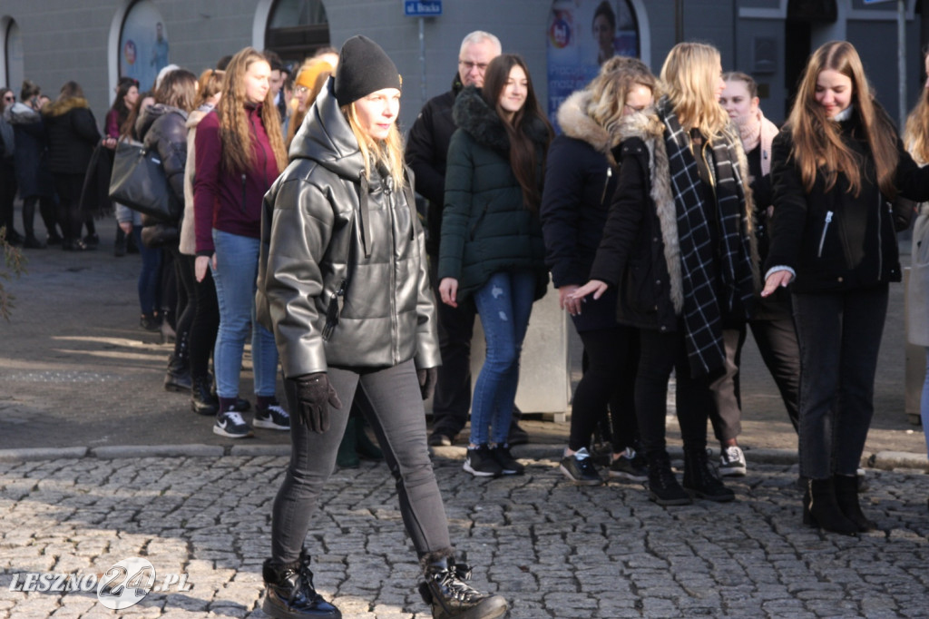 Polonez maturzystów na Rynku w Lesznie