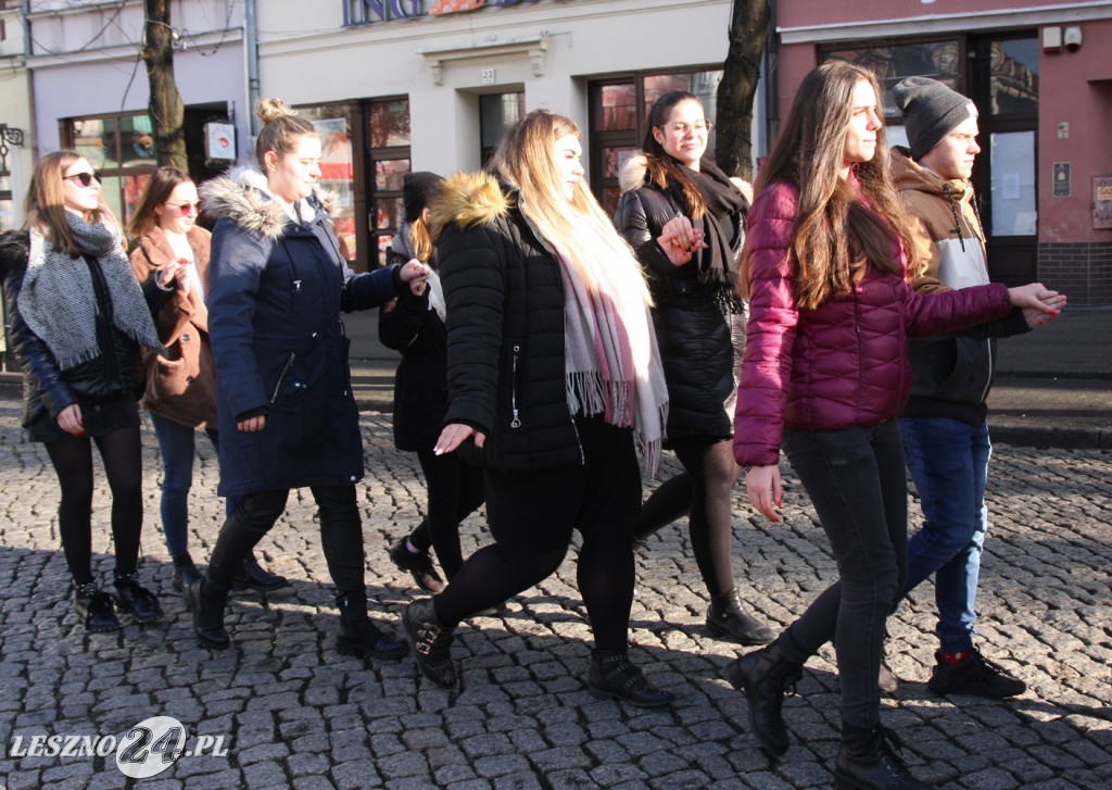 Polonez maturzystów na Rynku w Lesznie