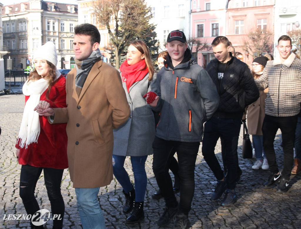 Polonez maturzystów na Rynku w Lesznie