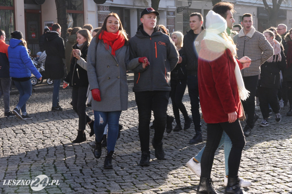 Polonez maturzystów na Rynku w Lesznie