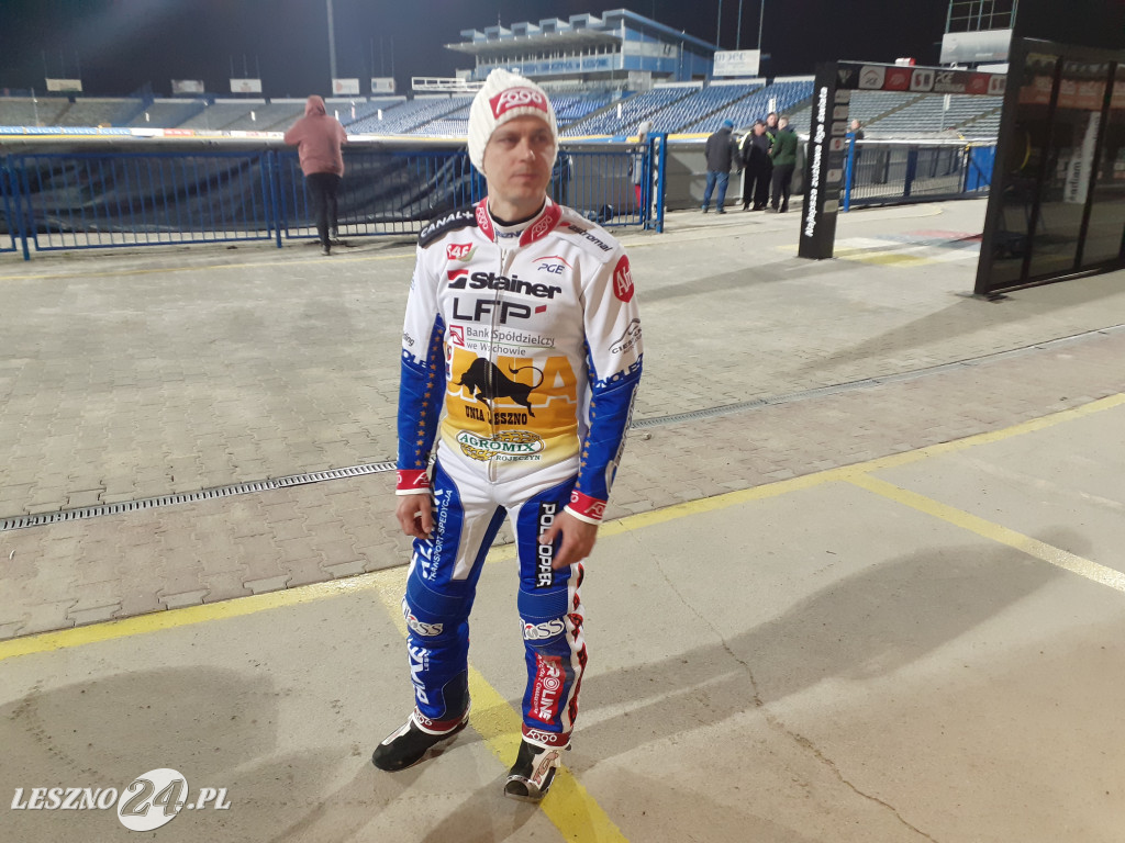 Trening żużlowców za zamkniętymi bramami