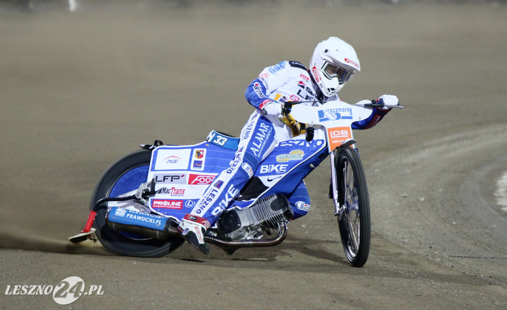 Trening żużlowców za zamkniętymi bramami