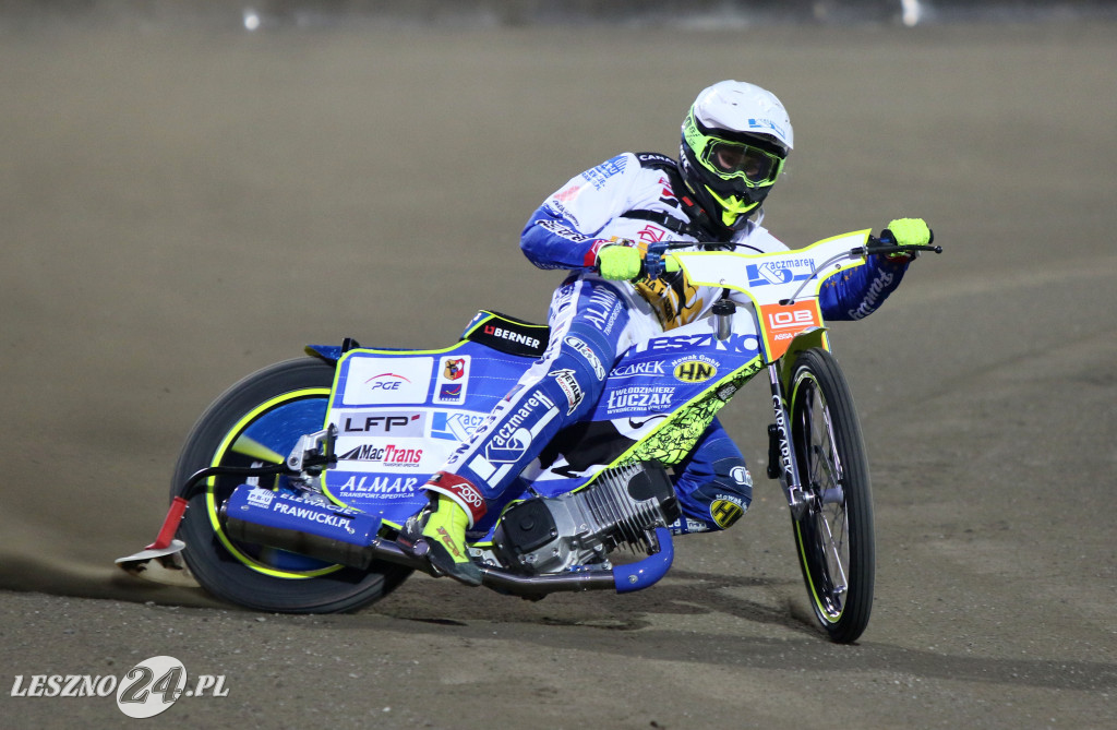 Trening żużlowców za zamkniętymi bramami