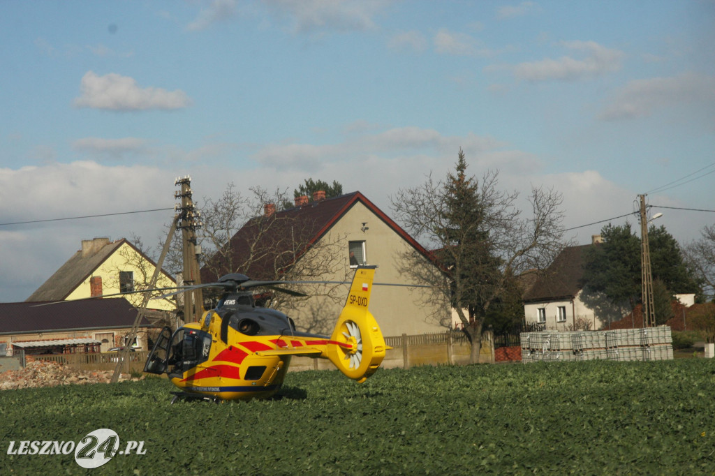 Śmigłowiec z ratownikami w Kaczkowie