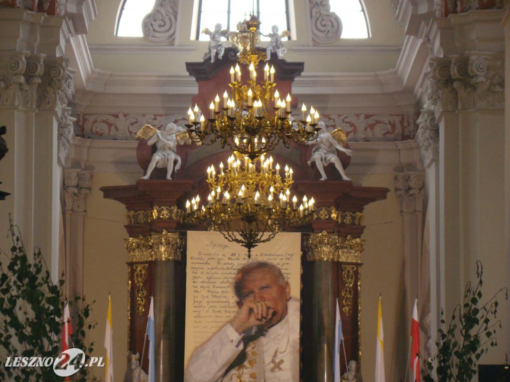 Procesja Bożego Ciała wokół Bazyliki w Lesznie