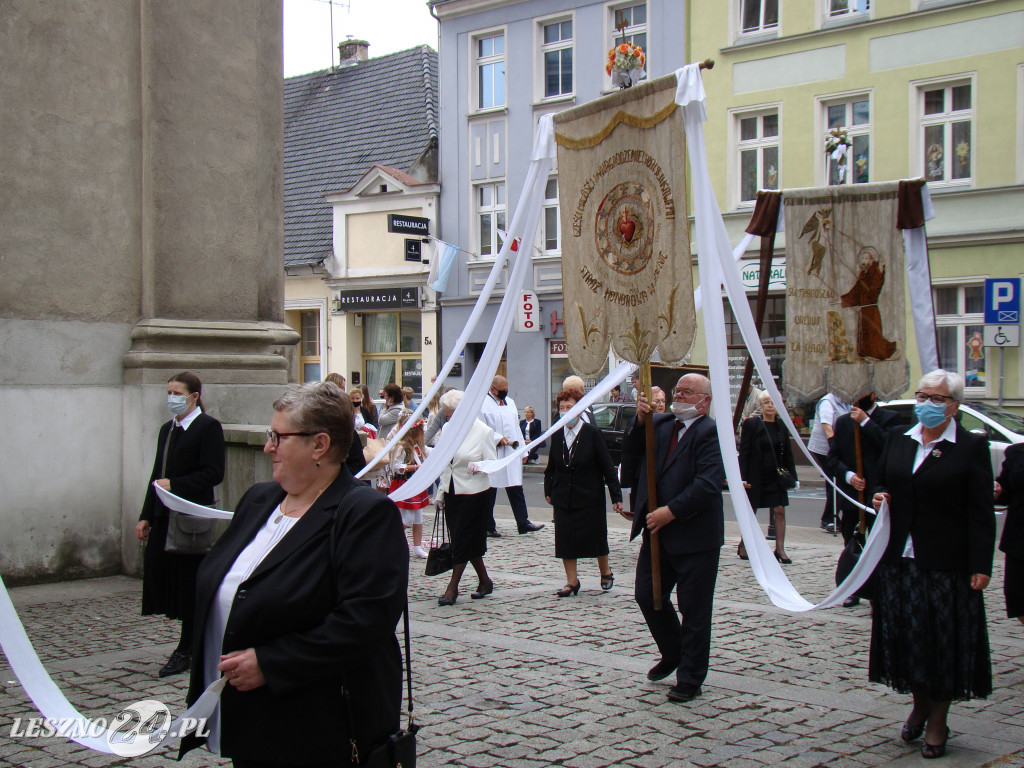 Procesja Bożego Ciała wokół Bazyliki w Lesznie