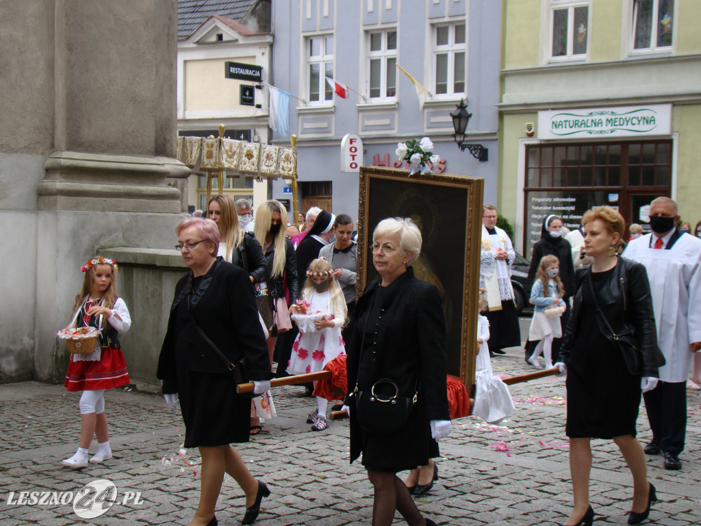 Procesja Bożego Ciała wokół Bazyliki w Lesznie