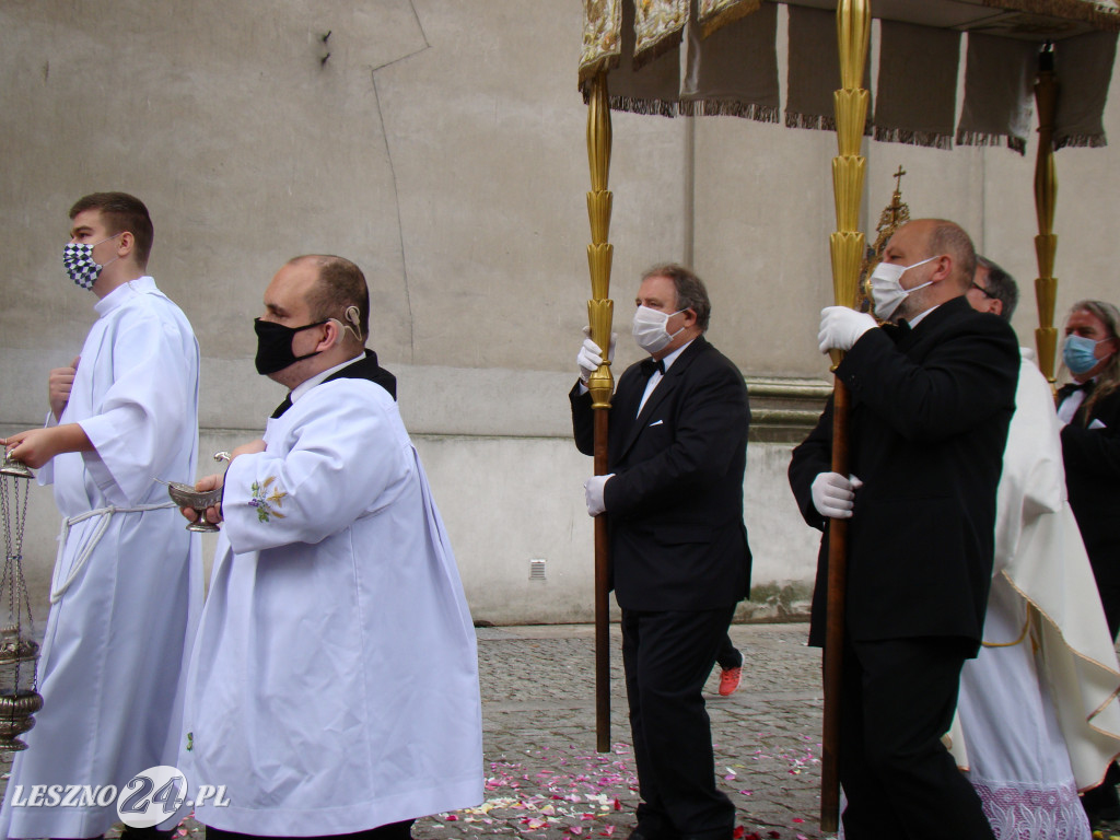 Procesja Bożego Ciała wokół Bazyliki w Lesznie