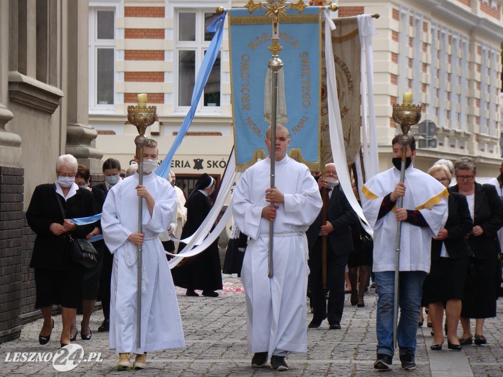 Procesja Bożego Ciała wokół Bazyliki w Lesznie