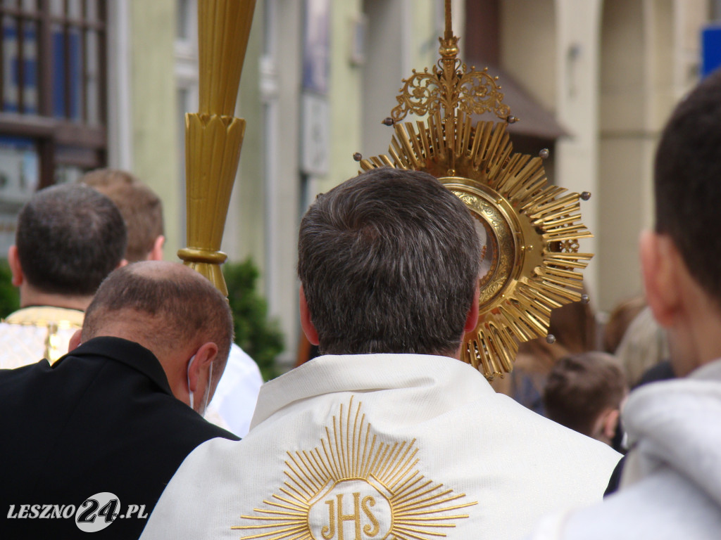 Procesja Bożego Ciała wokół Bazyliki w Lesznie
