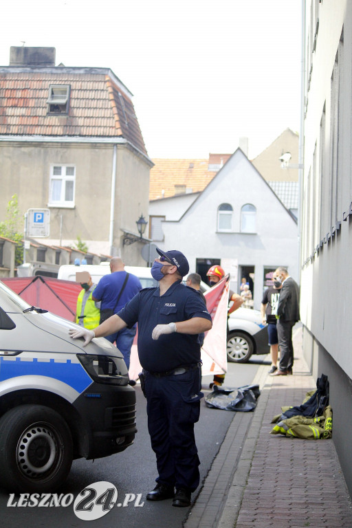 Wypadł, czy wyskoczył z okna? Zginął na miejscu