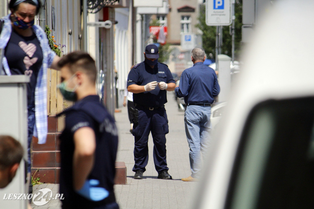 Wypadł, czy wyskoczył z okna? Zginął na miejscu