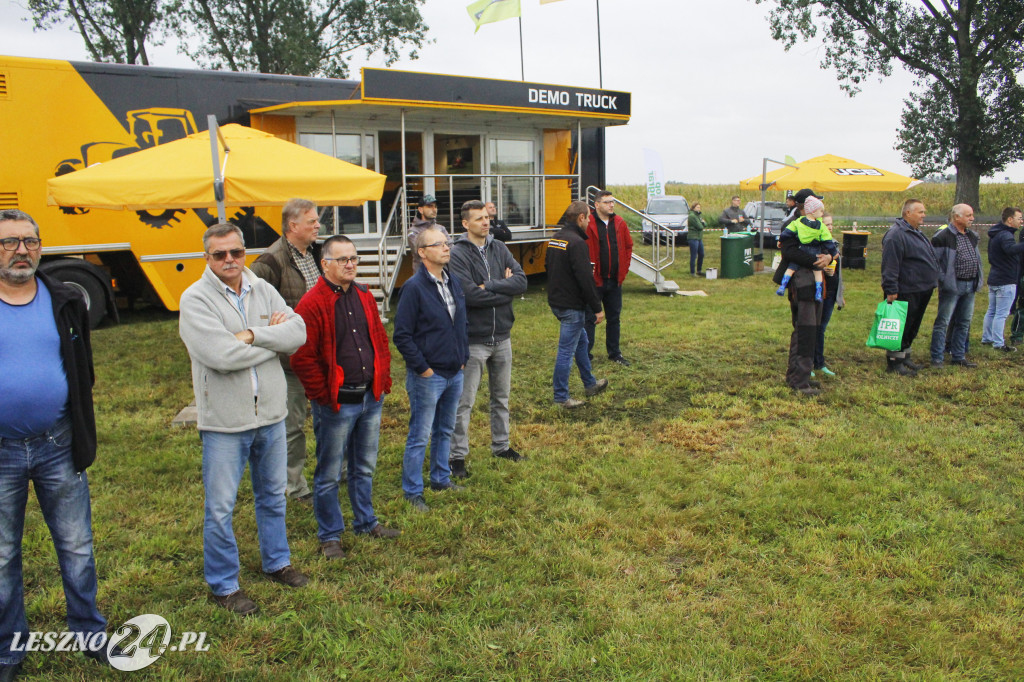 Pokaz maszyn rolniczych pod Niechłodem