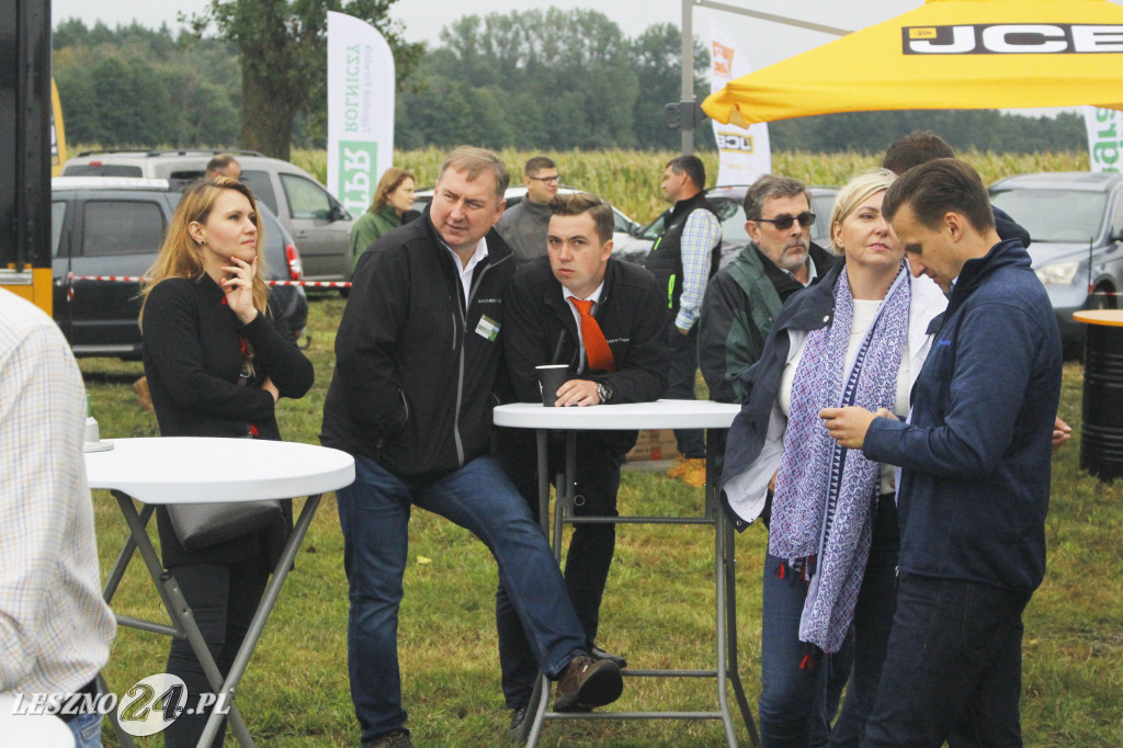 Pokaz maszyn rolniczych pod Niechłodem
