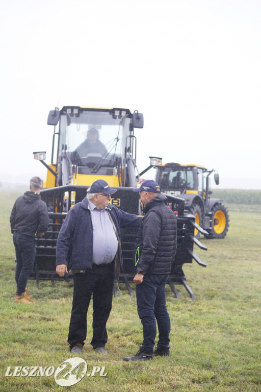 Pokaz maszyn rolniczych pod Niechłodem