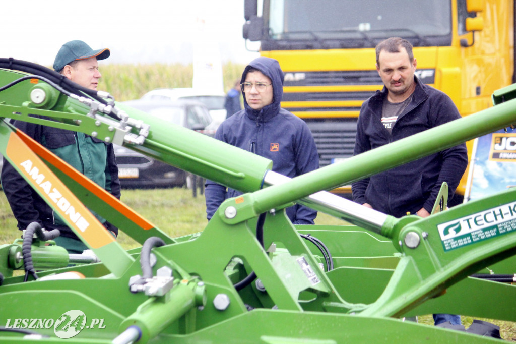 Pokaz maszyn rolniczych pod Niechłodem