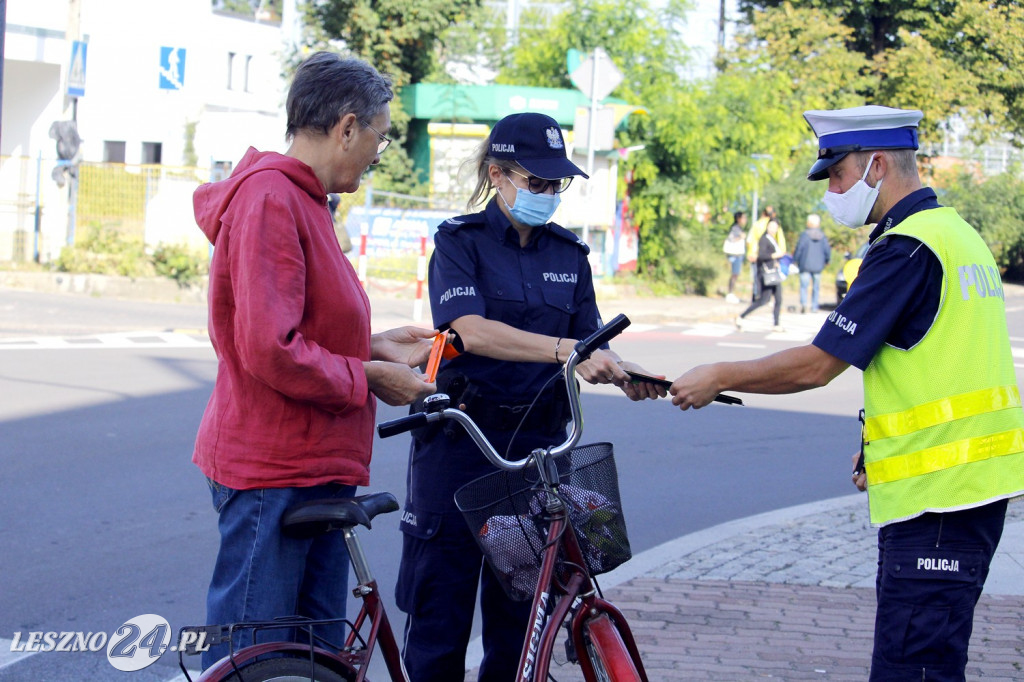 Odblaski od policjantów dla pieszych i rowerzystów