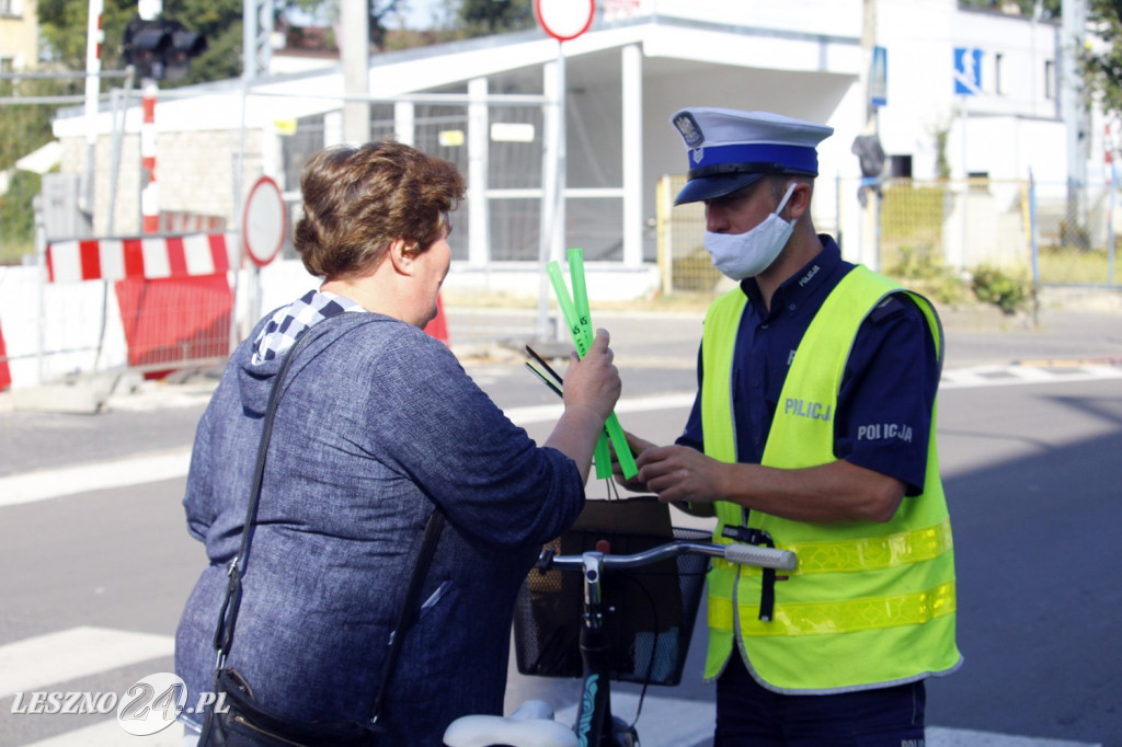 Odblaski od policjantów dla pieszych i rowerzystów