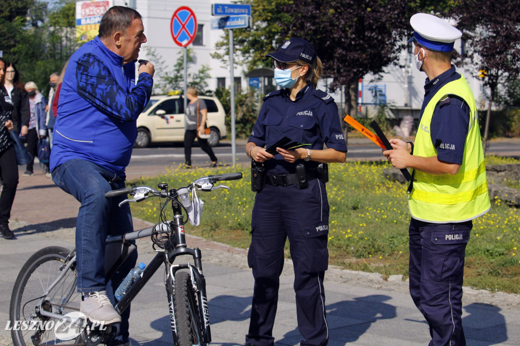 Odblaski od policjantów dla pieszych i rowerzystów