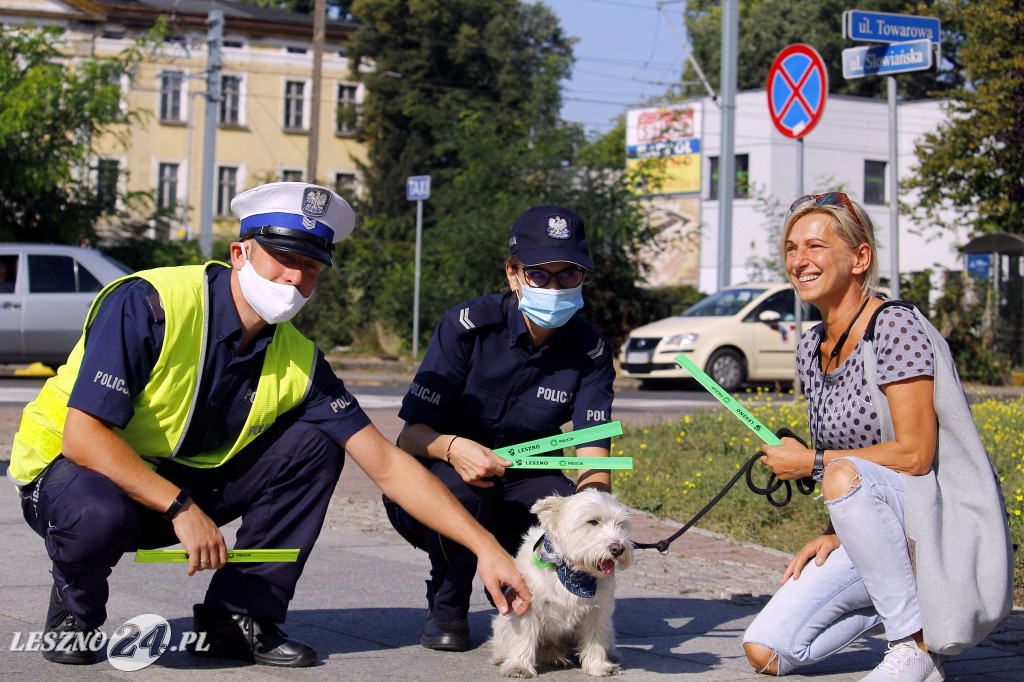 Odblaski od policjantów dla pieszych i rowerzystów
