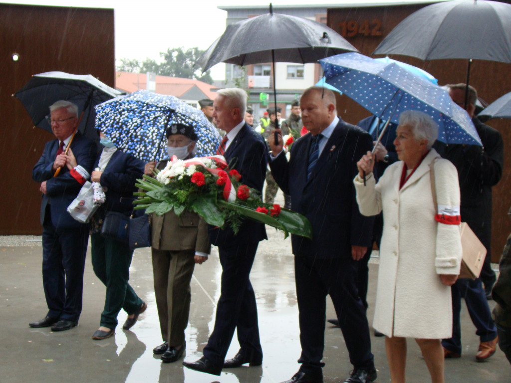 Odsłonięcie Pomnika Armii Krajowej w Lesznie