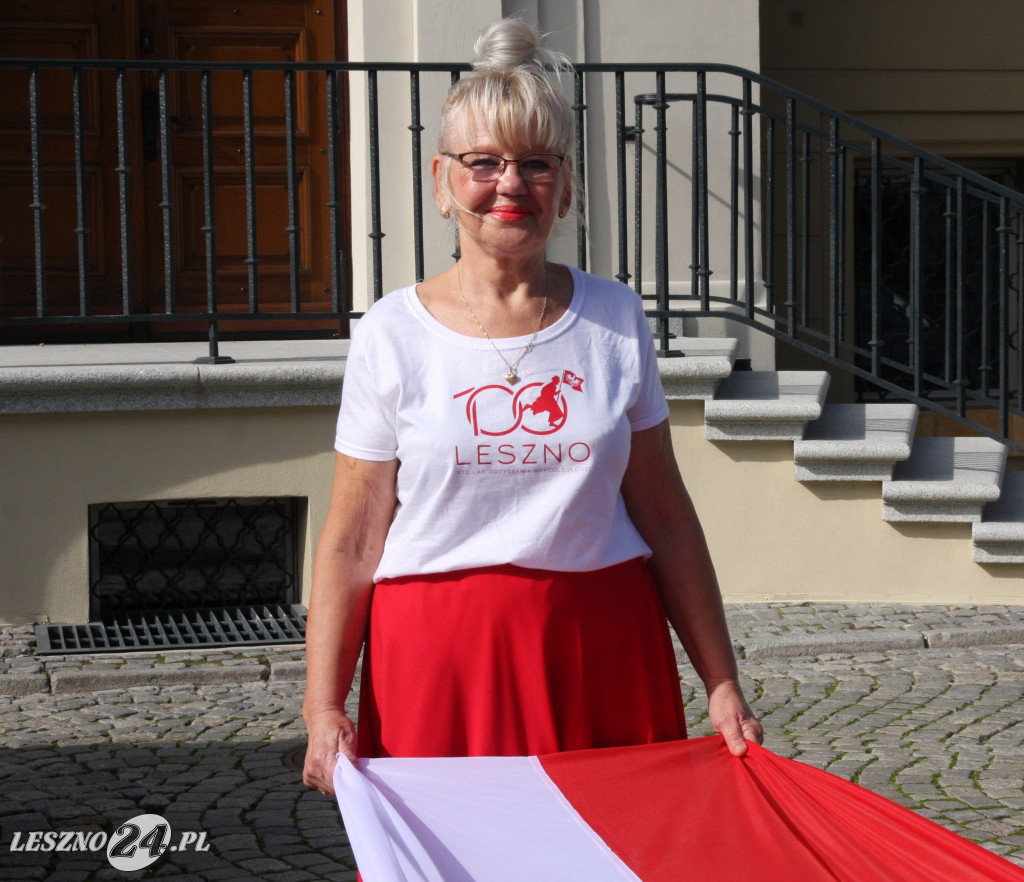 Taniec z flagami w różnych częściach Leszna
