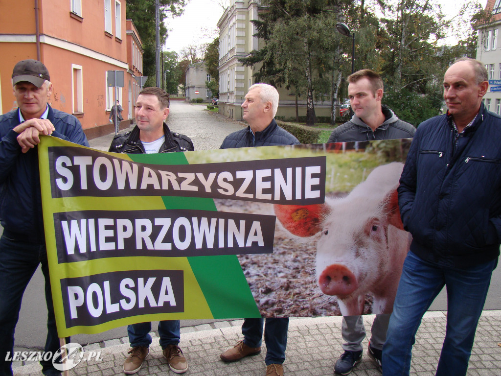 Pikieta rolników pod biurami posłów w Lesznie
