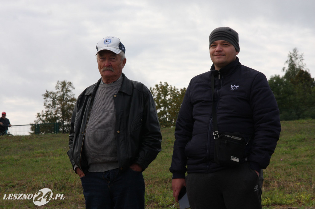 Odławianie ryb na zalewie w Dąbczu
