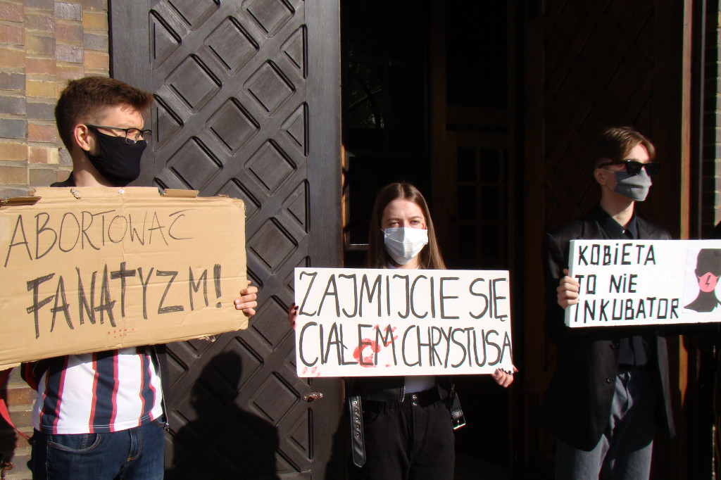 Strajk Kobiet przed kościołem św. Antoniego