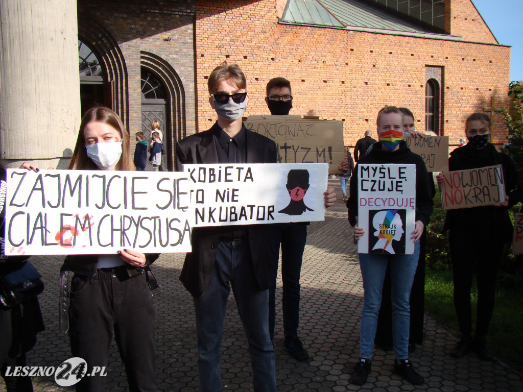 Strajk Kobiet przed kościołem św. Antoniego
