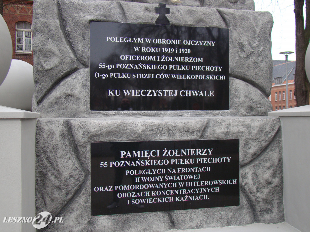 W garnizonie w Lesznie odbudowano pomnik