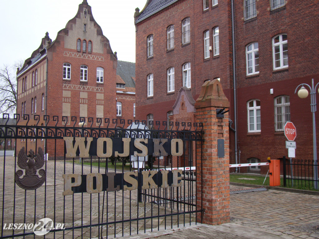 W garnizonie w Lesznie odbudowano pomnik