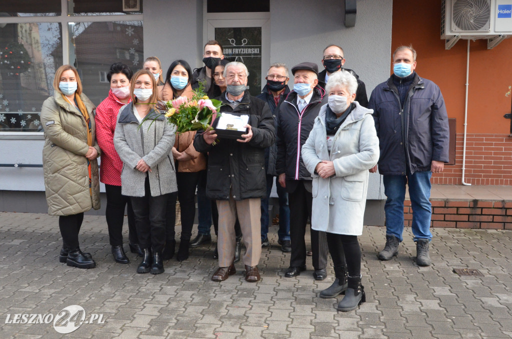 Znany fryzjer w Lesznie odchodzi na emeryturę