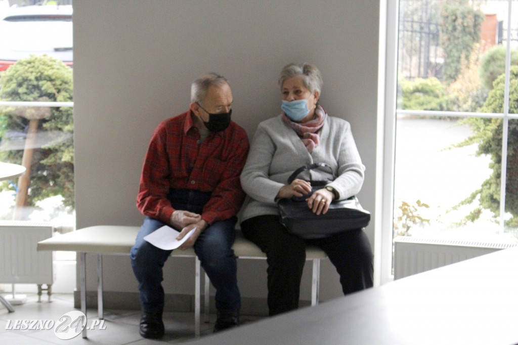 Pierwsi seniorzy w Lesznie zaszczepieni przeciwko Covid-19