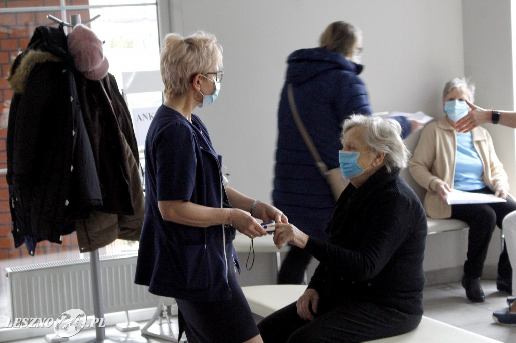 Pierwsi seniorzy w Lesznie zaszczepieni przeciwko Covid-19