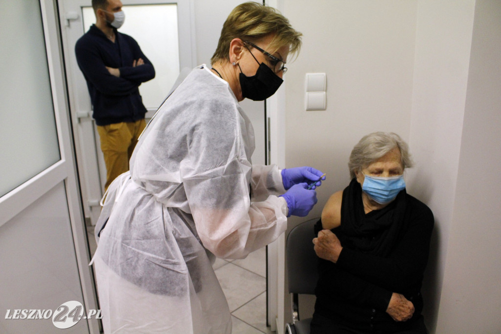 Pierwsi seniorzy w Lesznie zaszczepieni przeciwko Covid-19