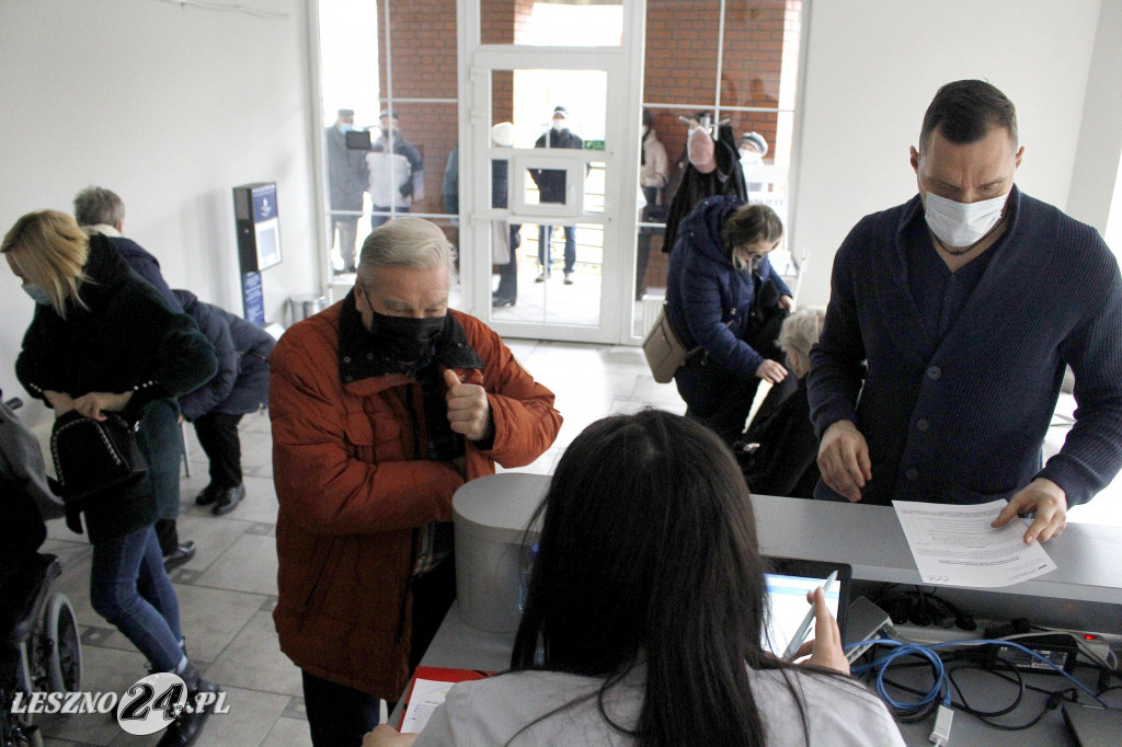 Pierwsi seniorzy w Lesznie zaszczepieni przeciwko Covid-19