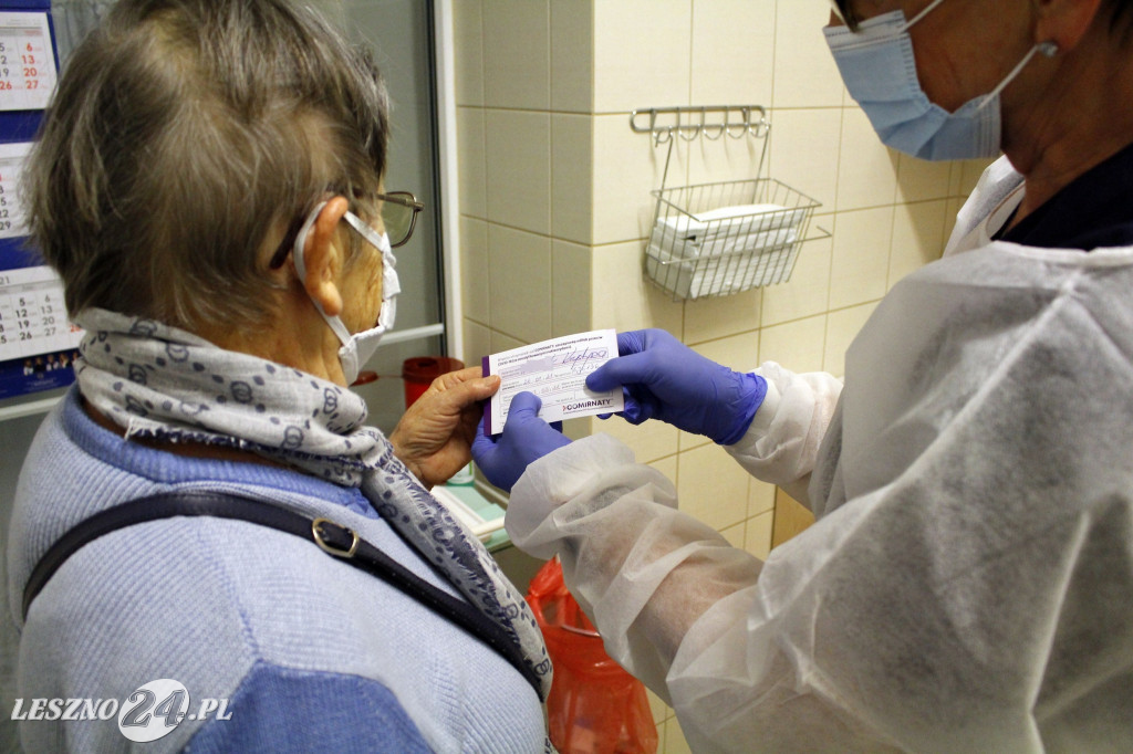 Pierwsi seniorzy w Lesznie zaszczepieni przeciwko Covid-19