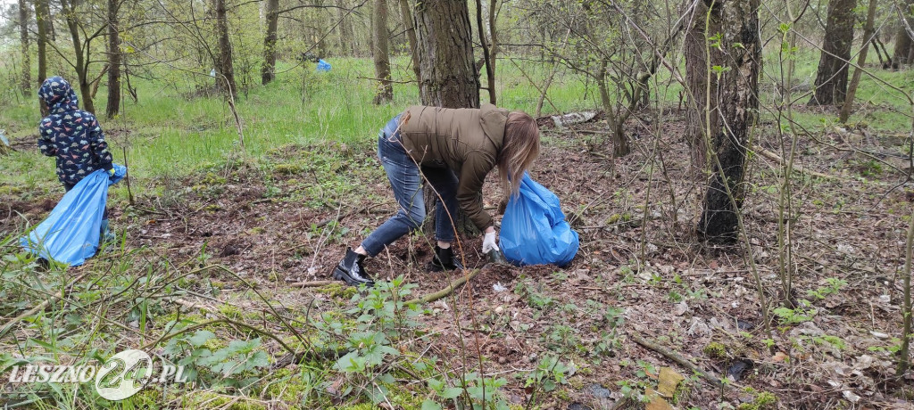 Mieszkańcy Dąbcza na wojnie ze śmieciami