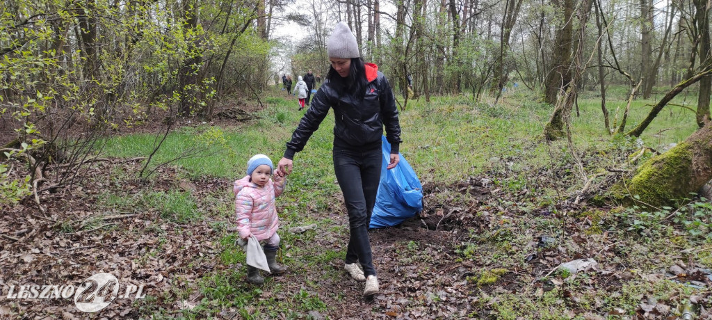 Mieszkańcy Dąbcza na wojnie ze śmieciami