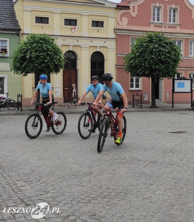 Rowerami z Rydzyny do Tworzanek