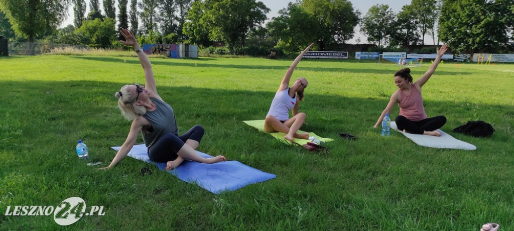 Joga plus akcja charytatywna