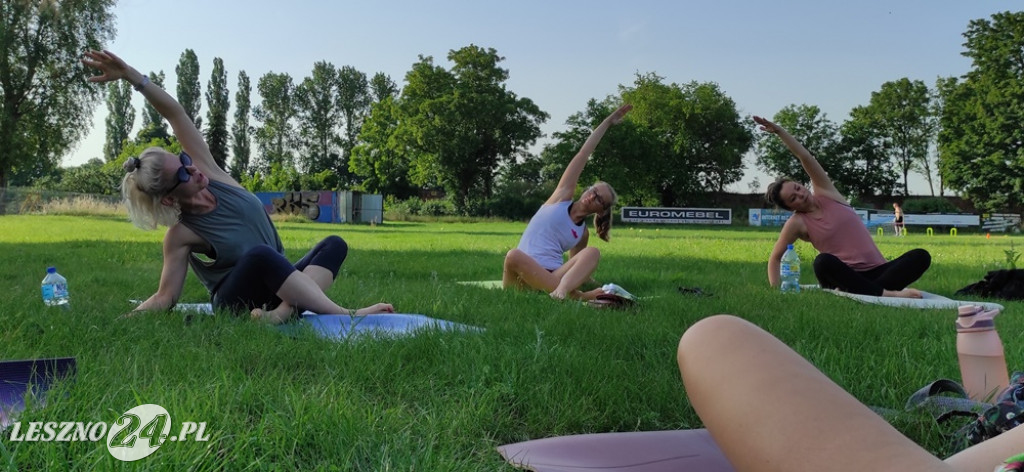 Joga plus akcja charytatywna